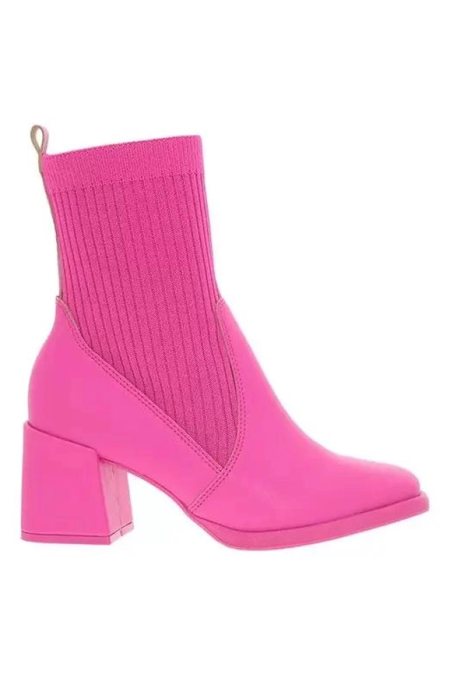 Bota Feminina Cano Curto Salto Grosso Recorte Moleca Bota Feminina Cano Curto Salto Grosso Recorte Moleca