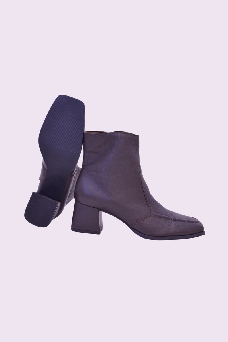 Bota Gabip Bico Quadrado De Couro Feminina Café Bota Gabip Bico Quadrado De Couro Feminina Café