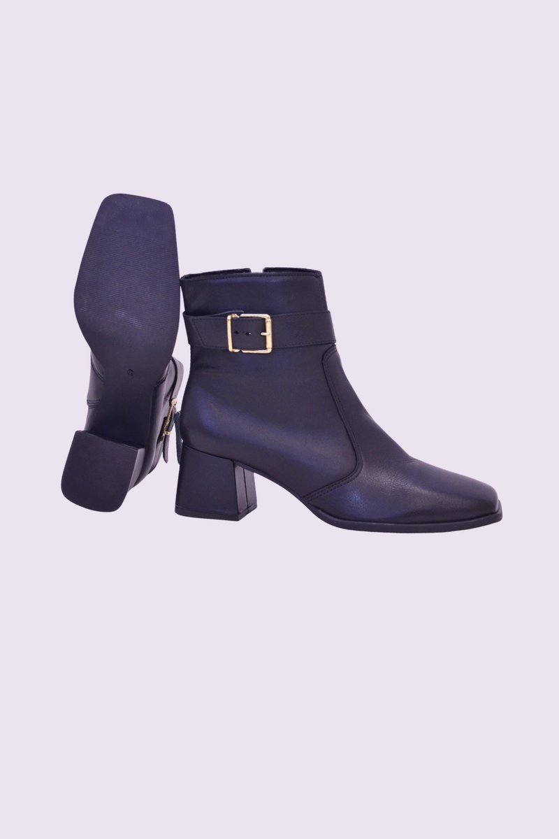 Bota Gabip de Couro Bico Quadrado Feminina Preta Bota Gabip de Couro Bico Quadrado Feminina Preta