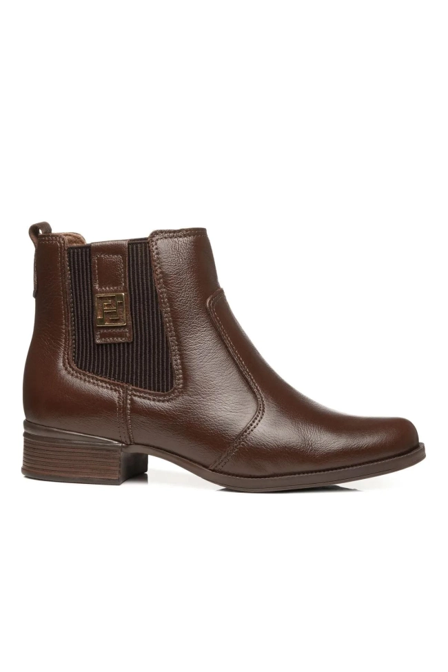 Bota Pegada Feminina em Couro Pinhão Cano Curto Produto - Bota Pegada Feminina em Couro Pinhão Cano Curto