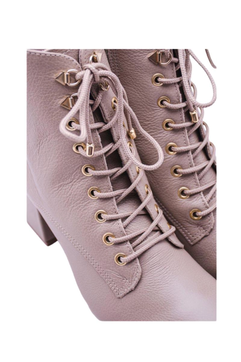 Bota Via Marte Couro Cano Curto Cadarço Feminina Light Taupe Bota Via Marte Couro Cano Curto Cadarço Feminina Light Taupe