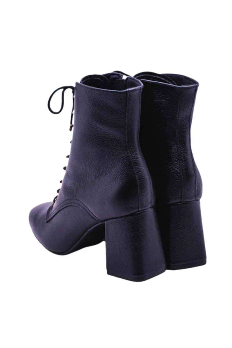 Bota Via Marte Couro Cano Curto Cadarço Feminina Preta