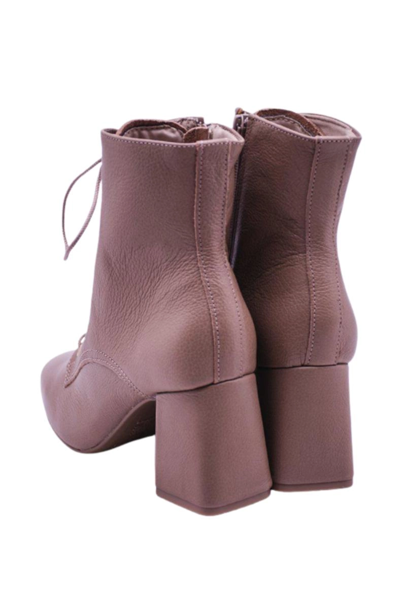 Bota Via Marte Couro Cano Curto Cadarço Feminina Tan Bota Via Marte Couro Cano Curto Cadarço Feminina Tan