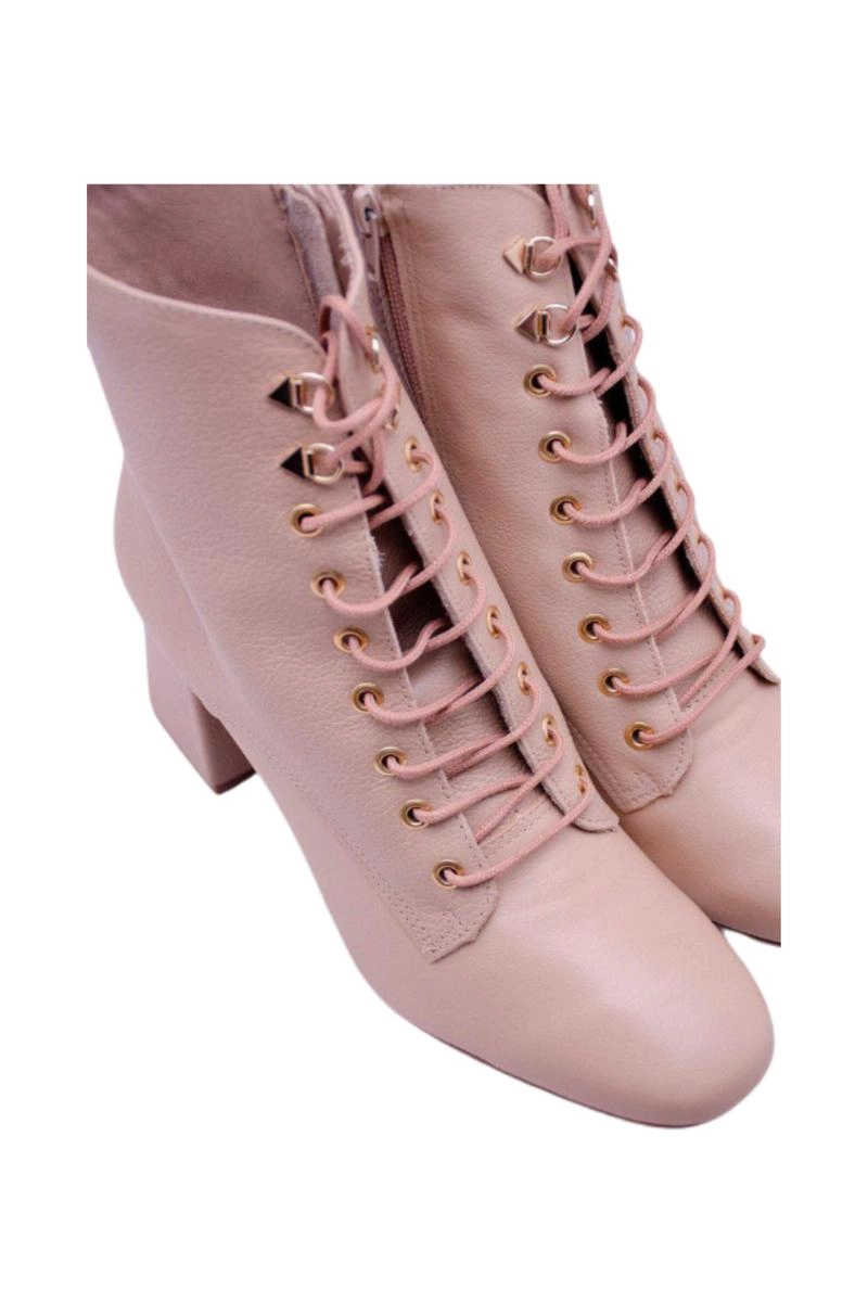 Bota Via Marte Couro Cano Curto Cadarço Feminina Trigo Bota Via Marte Couro Cano Curto Cadarço Feminina Trigo