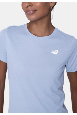Camiseta New Balance Manga Curta Spot Essentials Azul Céu Camiseta New Balance Manga Curta Spot Essentials Azul Céu