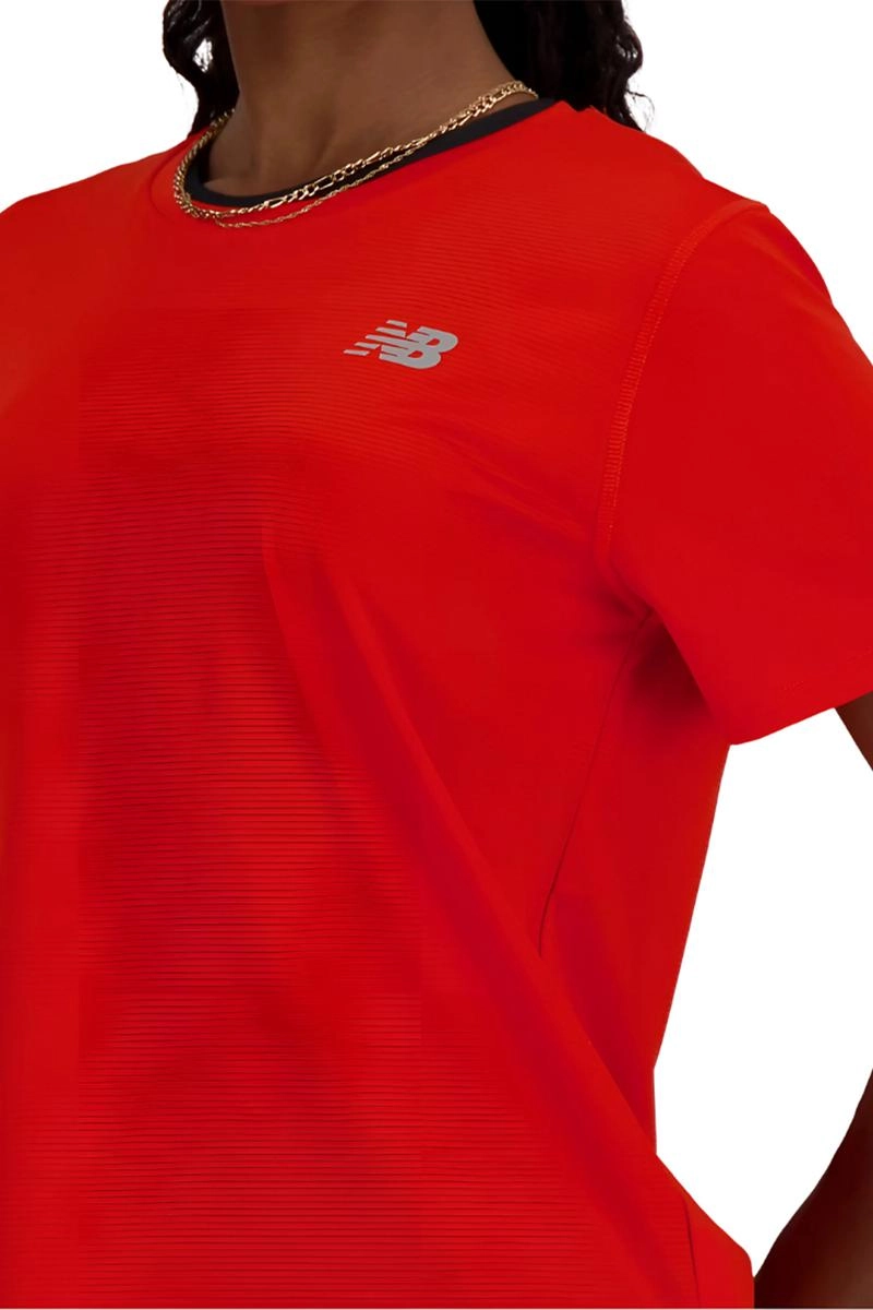 Camiseta New Balance Sports Essentials Feminina Vermelha 