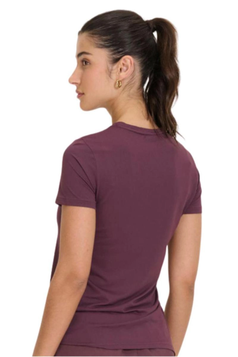 Camiseta New Balance Sports Essentials Feminina