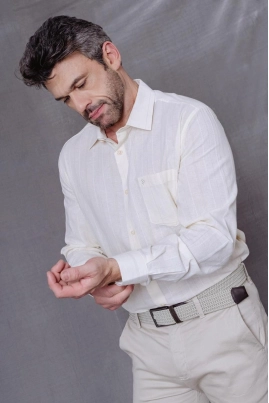 Camisa Masculina em Linho Manga Longa Pitt Camisa Masculina em Linho Manga Longa Pitt