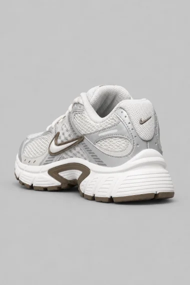 Tênis Nike V5 Runner Feminino Branco e Marrom